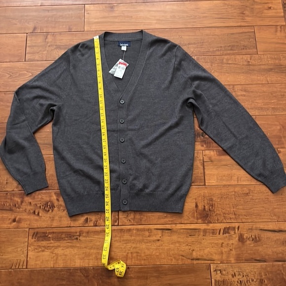 NWT Standard V-Neck Button Plain Slim Mens Sweater
Size Small - Picture 3 of 8